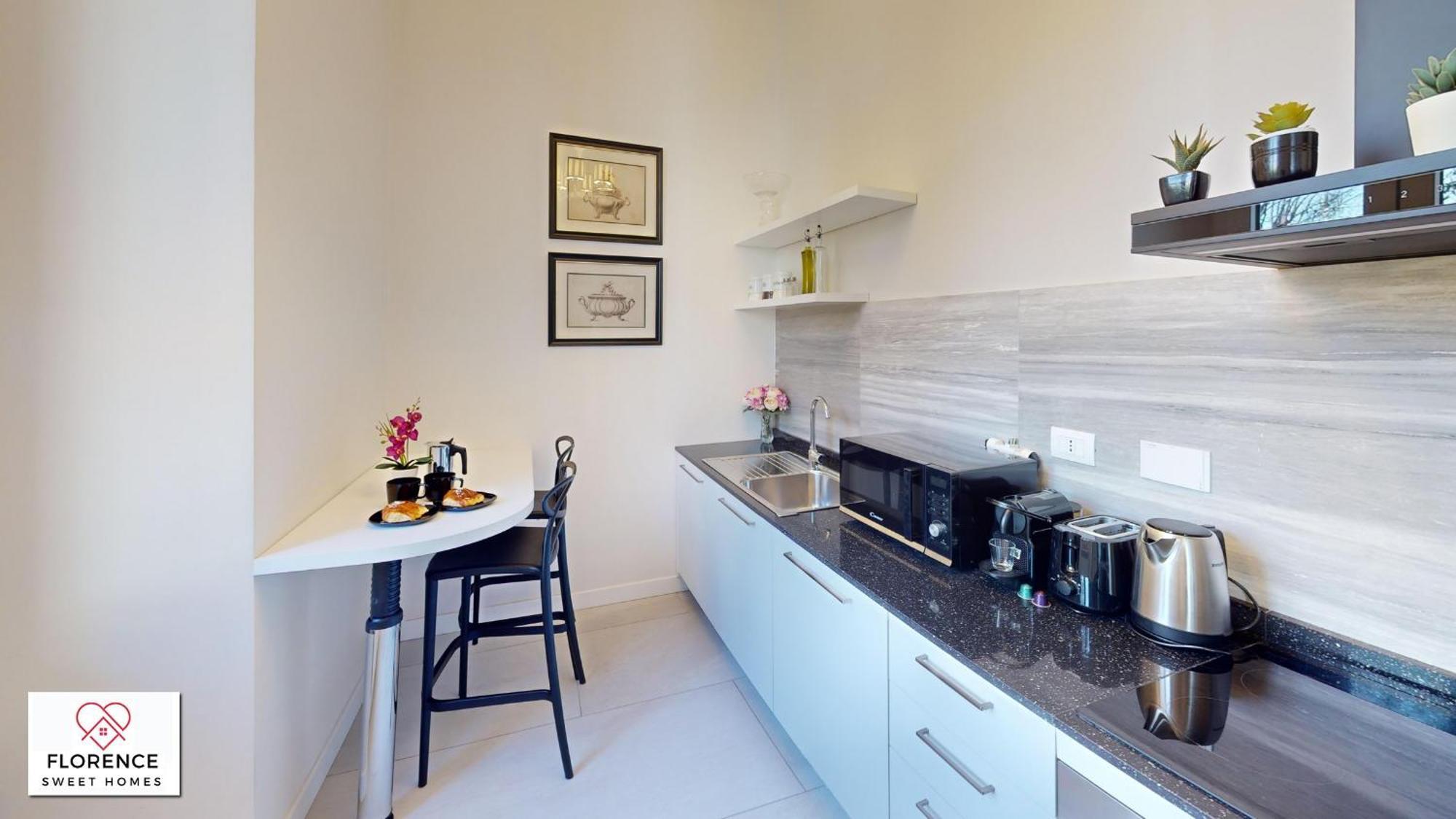 Central Rail By Sweet Homes Florencia